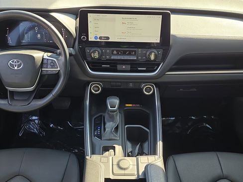 Certified 2024 Toyota Grand Highlander XLE image 19
