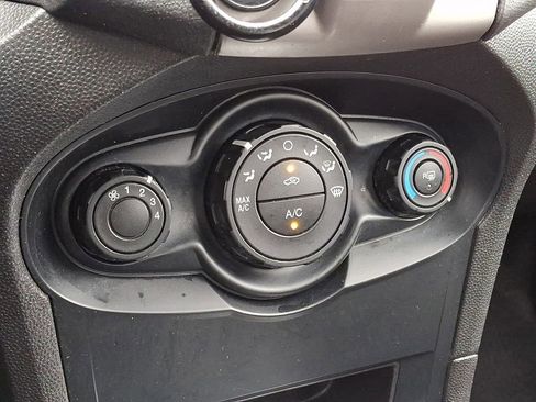 Used 2012 Ford Fiesta SE image 16