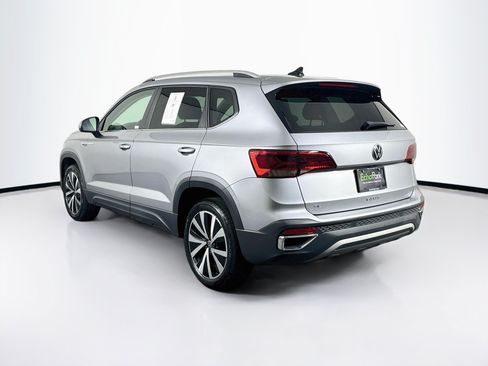 Used 2024 Volkswagen Taos SE FWD image 5