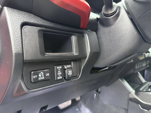 Used 2017 Toyota Tacoma TRD Sport image 23