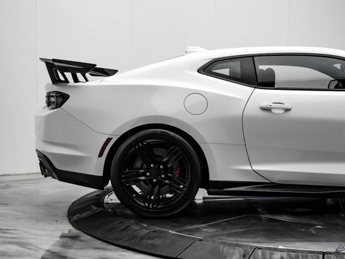 Used 2022 Chevrolet Camaro ZL1 image 18