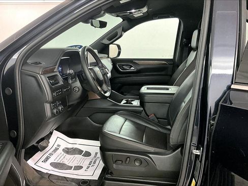 Used 2023 Chevrolet Suburban High Country image 17