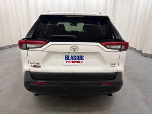 Used 2019 Toyota RAV4 XLE w/ Convenience Package AWD/4WD image 5