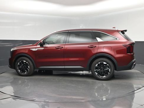 Certified 2025 Kia Sorento S FWD image 10