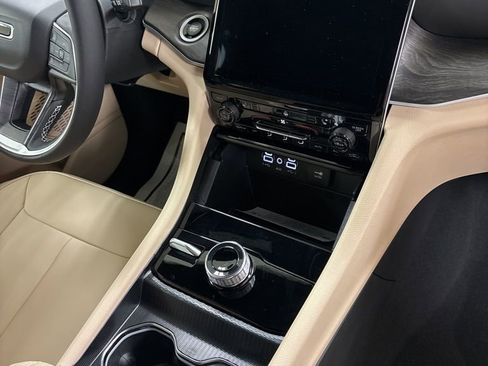 New 2025 Jeep Grand Cherokee L Limited image 32
