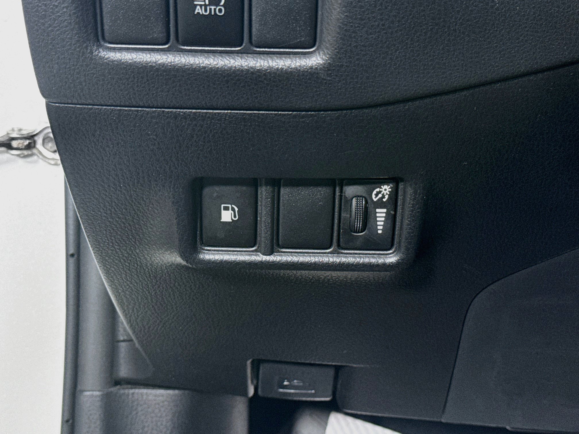 Used 2021 Toyota C-HR LE FWD image 10