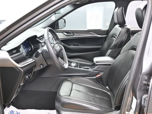 Used 2024 Jeep Grand Cherokee L Limited w/ Luxury Tech Group II image 18