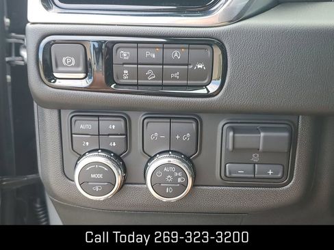 New 2025 GMC Yukon XL Denali w/ Denali Reserve Package image 19