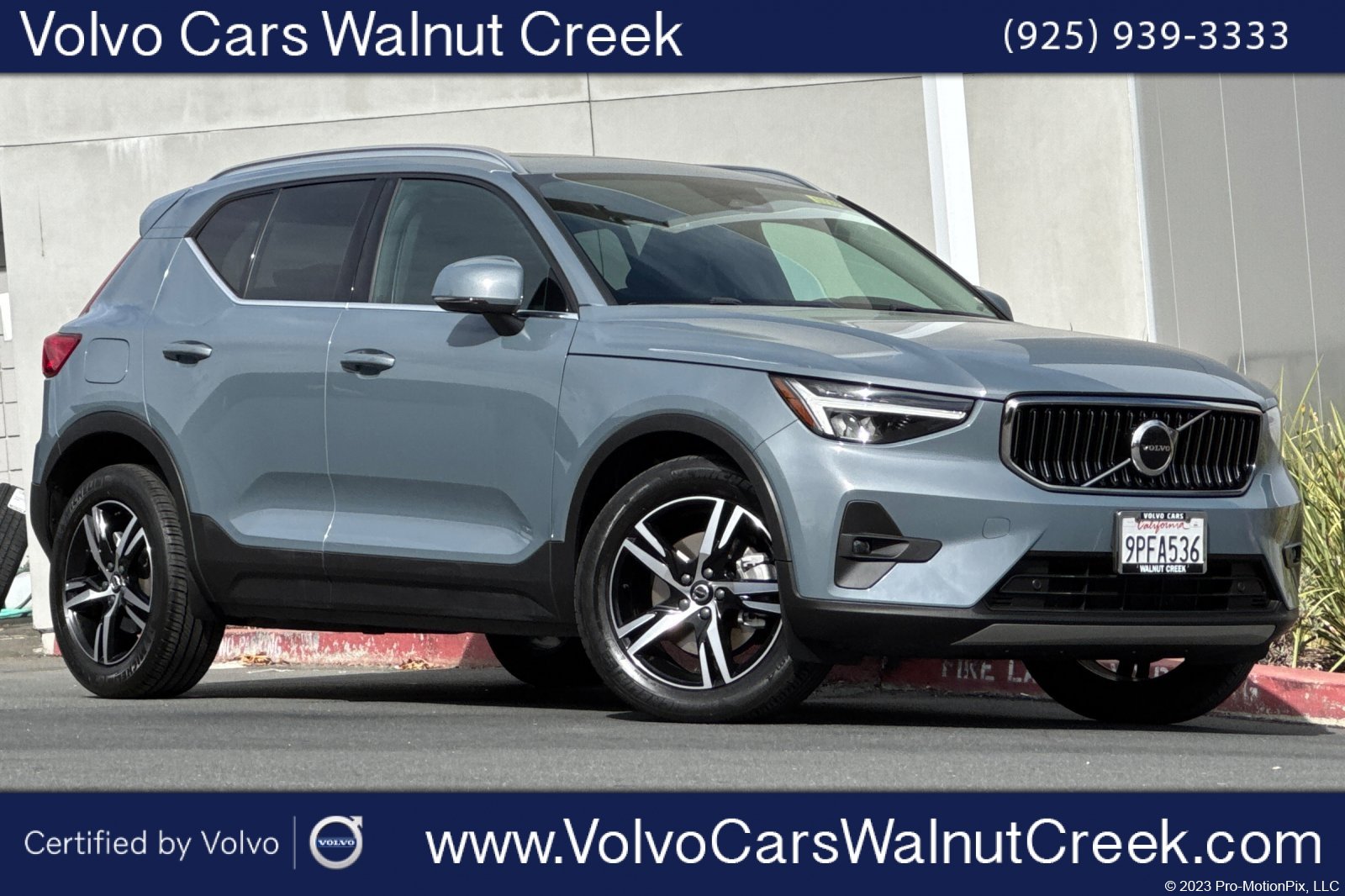 Certified 2023 Volvo XC40 B5 Plus AWD/4WD image 1