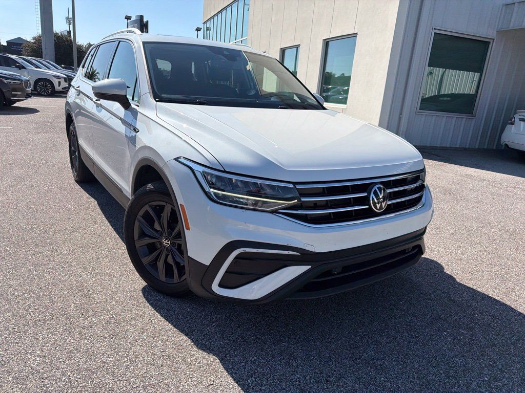 Used 2023 Volkswagen Tiguan SE FWD image 2