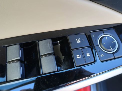 Used 2019 Lexus IS 300 image 25