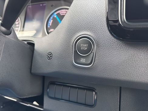 Used 2024 Mercedes-Benz eSprinter 170 Cargo image 17