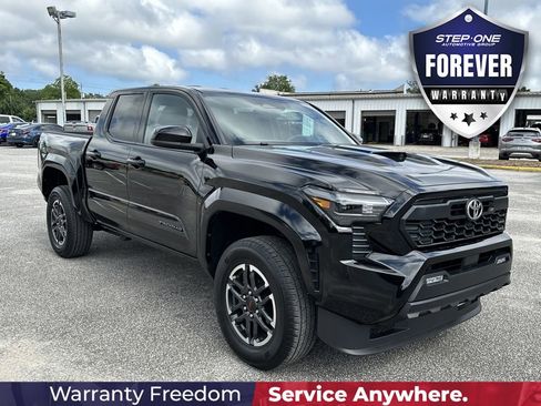 Used 2025 Toyota Tacoma TRD Sport AWD/4WD image 9