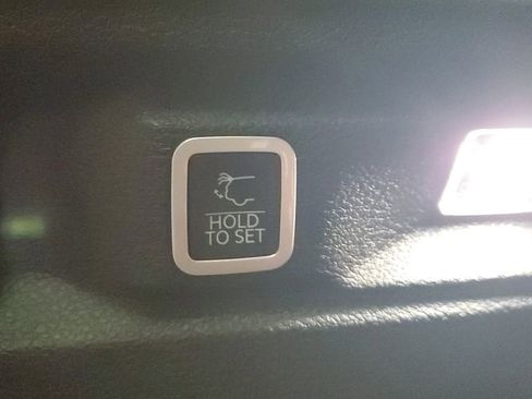 Used 2024 Jeep Grand Cherokee L Laredo w/ Luxury Tech Group I image 11