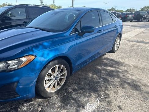 Used 2019 Ford Fusion SE FWD image 4