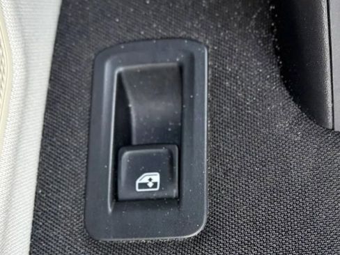 Used 2020 Volkswagen Tiguan S image 26