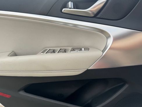 Used 2025 Genesis G70 2.5T RWD image 17