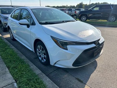 Used 2023 Toyota Corolla LE FWD image 2