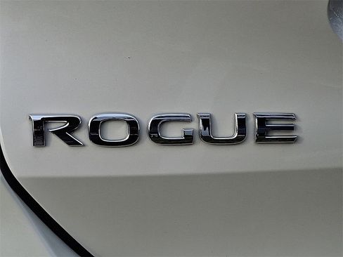 Used 2020 Nissan Rogue SV image 21