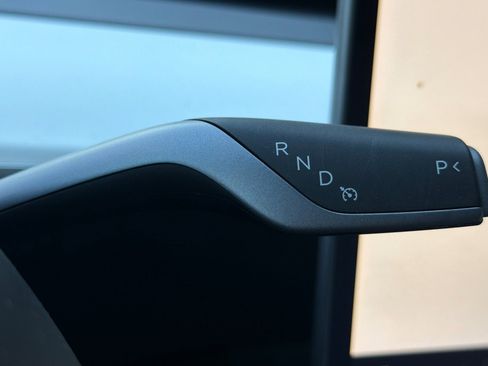 Used 2024 Tesla Model Y 2WD image 28