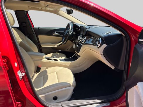 Used 2015 Mercedes-Benz GLA 250 4MATIC image 9