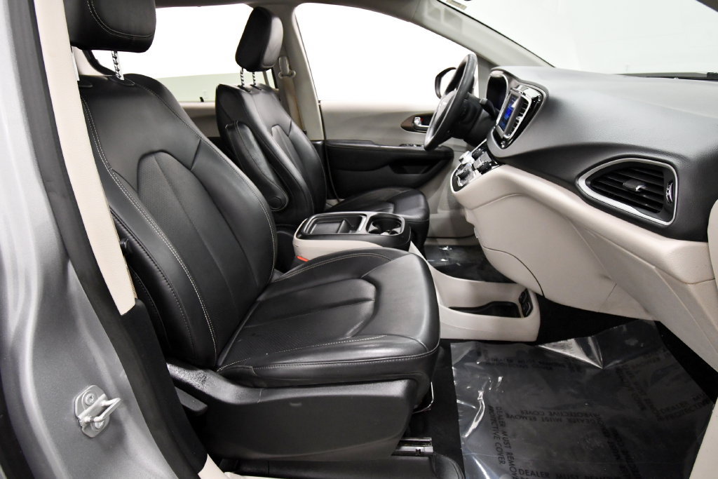 Used 2020 Chrysler Voyager Lxi FWD image 15