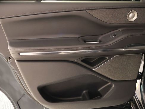 New 2026 Lincoln Navigator L Reserve AWD/4WD image 19
