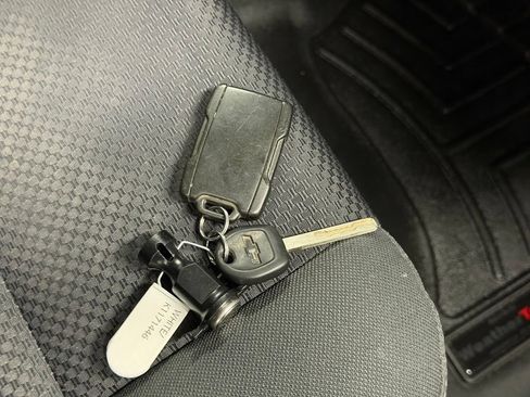 Used 2019 Chevrolet Silverado 1500 LT AWD/4WD image 18