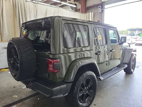 Used 2022 Jeep Wrangler Unlimited Sahara AWD/4WD image 3
