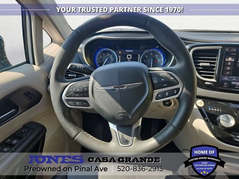 Used 2024 Chrysler Pacifica Touring-L FWD image 9