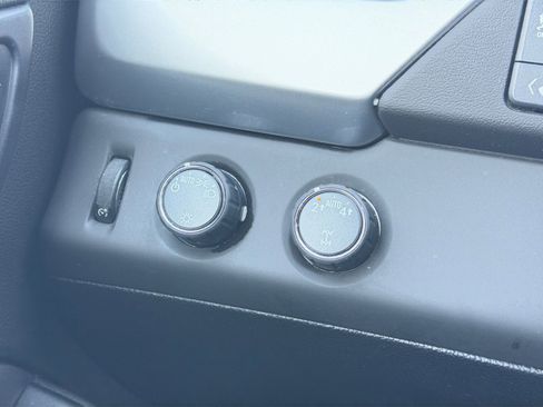 Used 2019 Chevrolet Suburban LT image 21