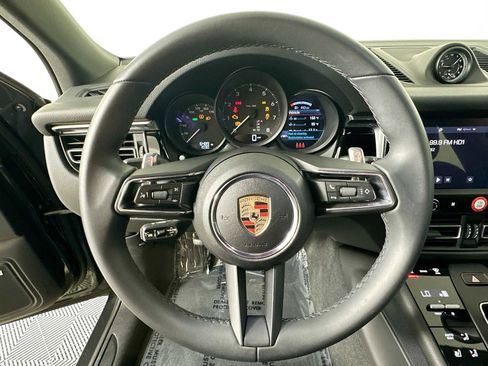 Used 2025 Porsche Macan image 13
