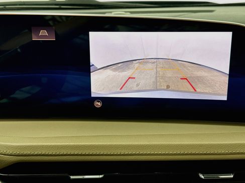 Used 2024 Cadillac XT4 Luxury w/ Cold Weather Package FWD image 16