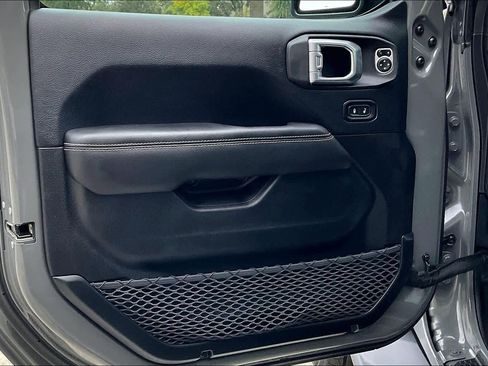 Used 2019 Jeep Wrangler Unlimited Sahara image 26