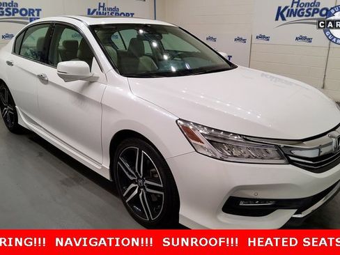 Used 2017 Honda Accord Touring image 2