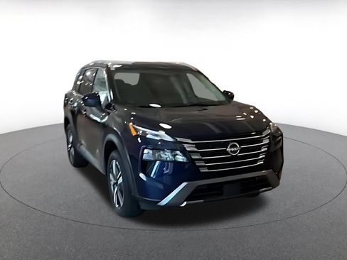 Used 2026 Nissan Rogue SL AWD/4WD image 3