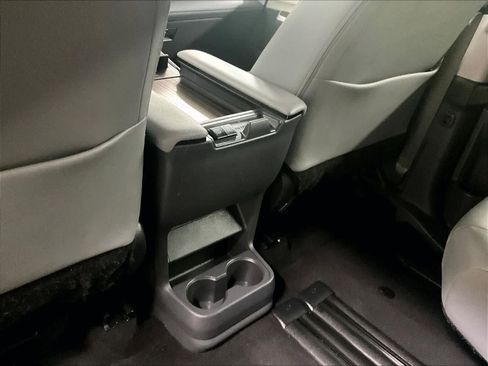 Certified 2024 Toyota Sienna XLE image 29