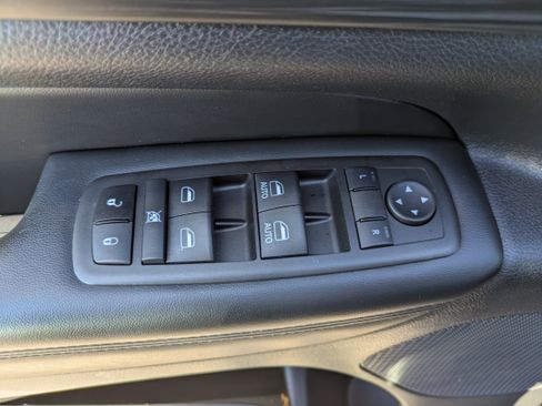 Used 2021 Jeep Grand Cherokee Laredo image 18