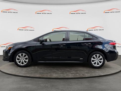 Used 2023 Toyota Corolla LE AWD/4WD image 5