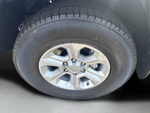 Used 2016 Toyota 4Runner SR5 AWD/4WD image 9
