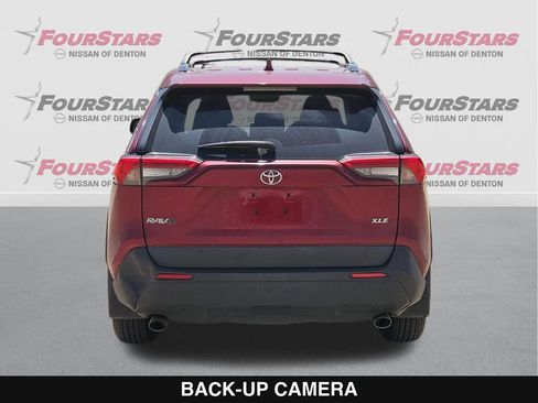 Used 2022 Toyota RAV4 XLE w/ Convenience Package FWD image 5