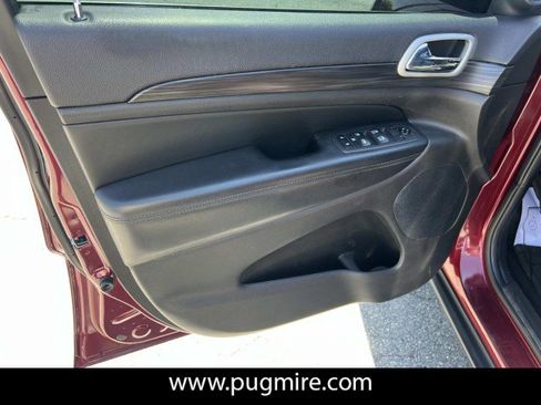 Used 2019 Jeep Grand Cherokee Laredo w/ Laredo X Package RWD image 10