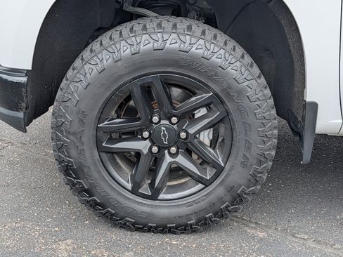 Used 2021 Chevrolet Silverado 1500 Custom Trail Boss AWD/4WD image 15