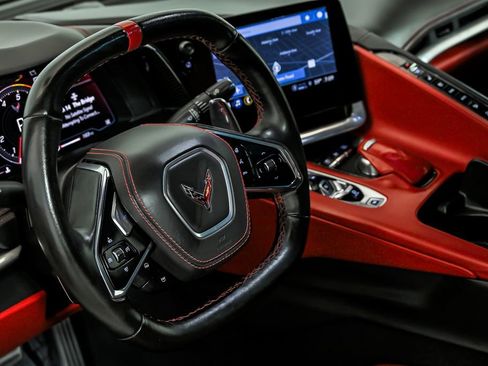 Used 2021 Chevrolet Corvette Stingray w/ Z51 Performance Package image 17