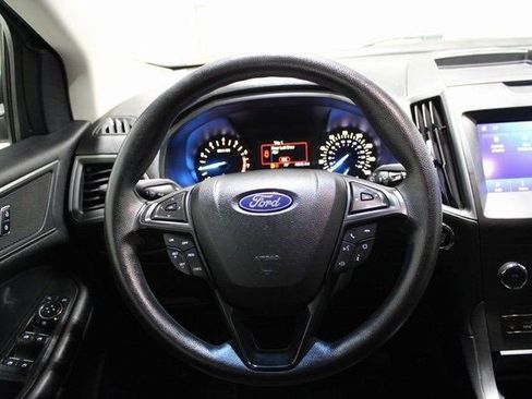 Used 2020 Ford Edge SE image 4
