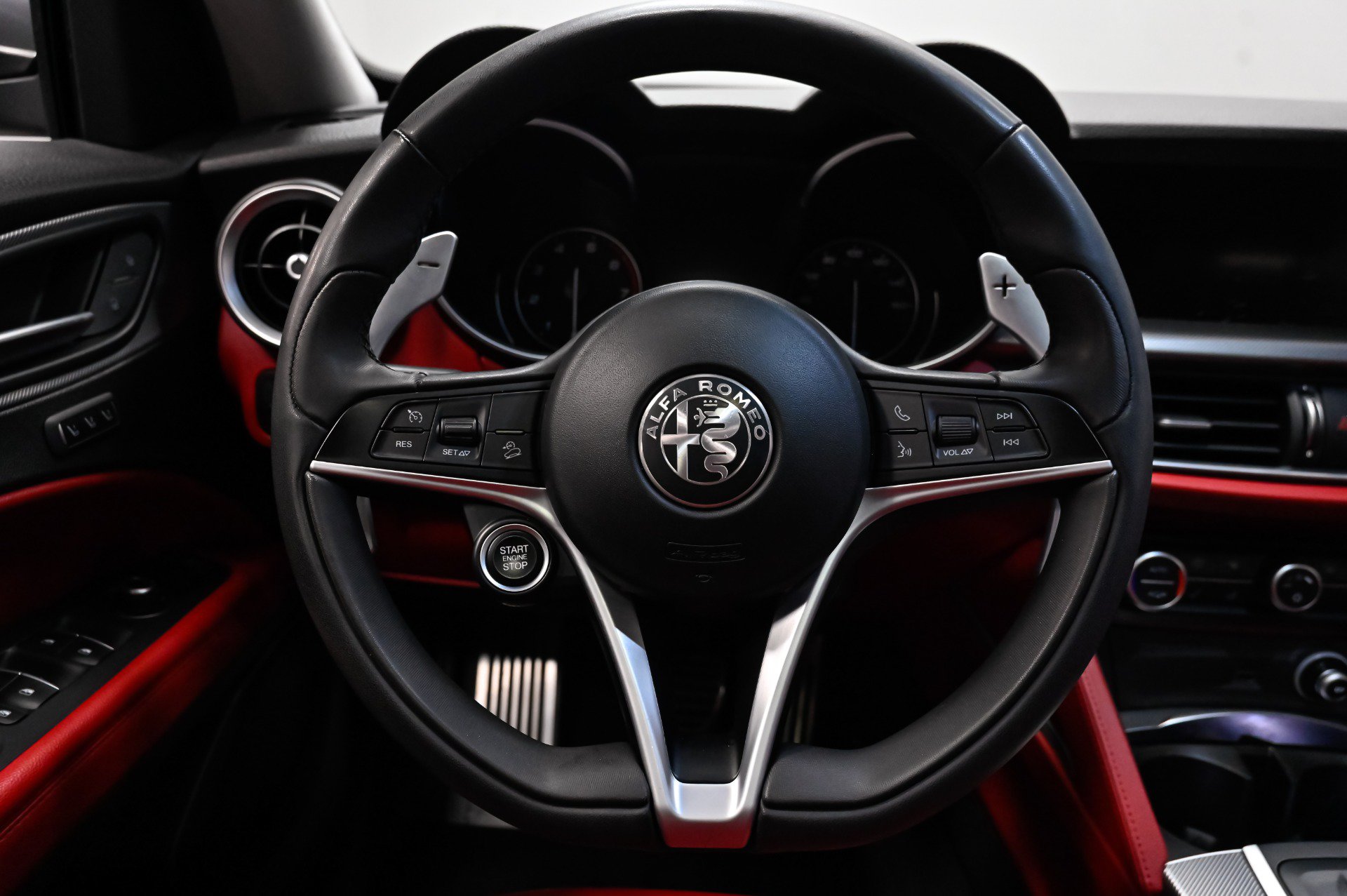 Used 2018 Alfa Romeo Stelvio Sport w/ Quick Order Package 22J Sport AWD/4WD image 26
