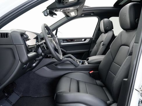 New 2025 Porsche Cayenne image 6
