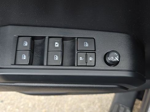 Used 2020 Toyota Tacoma SR w/ SR Convenience Package image 27