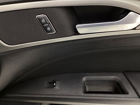 Used 2018 Ford Fusion SE w/ Fusion SE Technology Package image 38