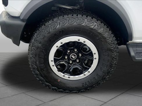 Certified 2025 Ford Bronco Outer Banks w/ Sasquatch Package AWD/4WD image 11